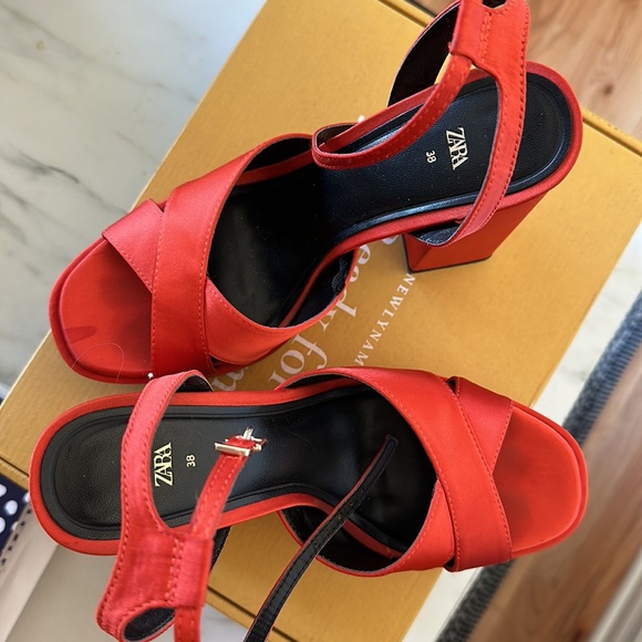 Burnt orange platform heel Zara. worn once! - Picture 2 of 4